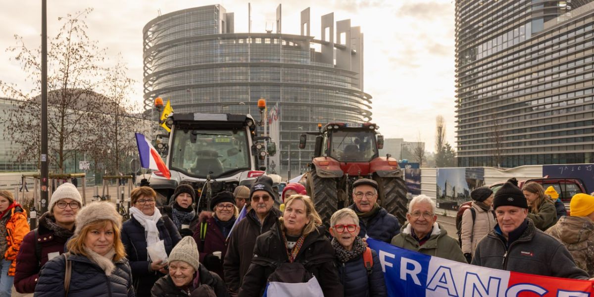 Ensemble pour les Libertés devant le Parlement européen en soutien aux agriculteurs