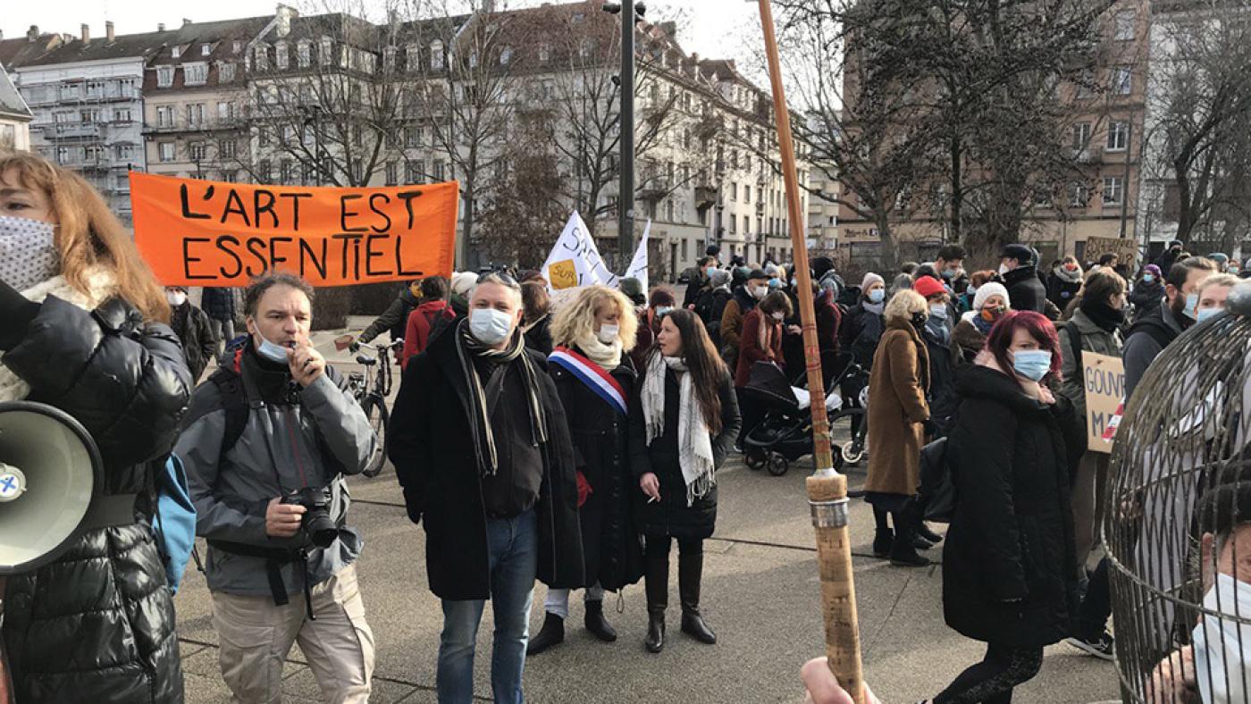 23/01/2021 - Manifestation en soutiens des non essentiels avec les artistes du vivant.