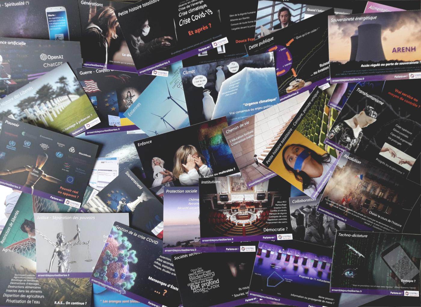 Cartes postales Ensembles Pour les Libertés étalées