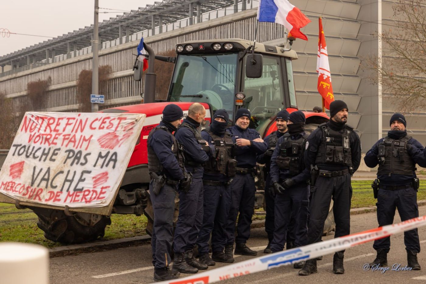 Ensemble pour les Libertés devant le Parlement européen en soutien aux agriculteurs